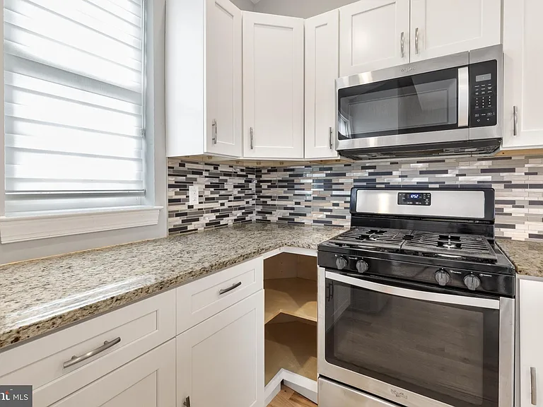 724 E Thompson St — Photo 10