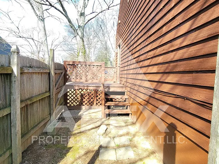2028 Woodrow Dr — Photo 25