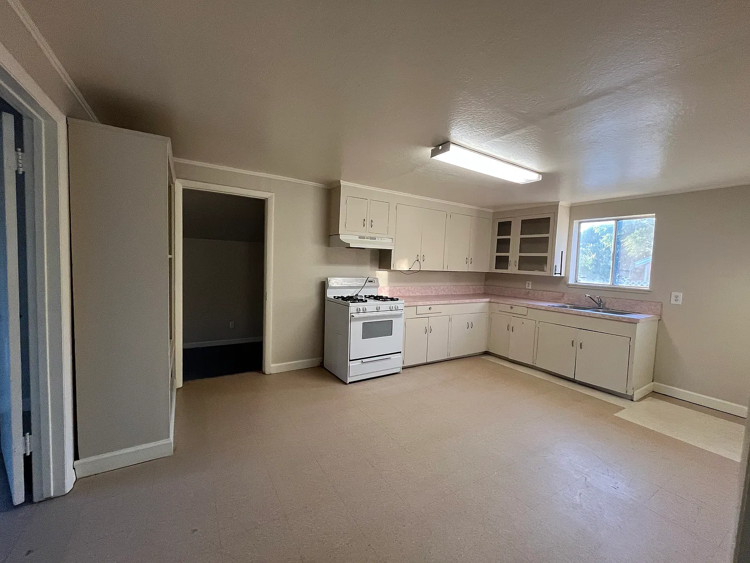 2 bed, $1,350 — Photo 4