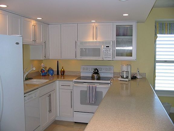 4th image of 379 NE Tradewind Ln #307
