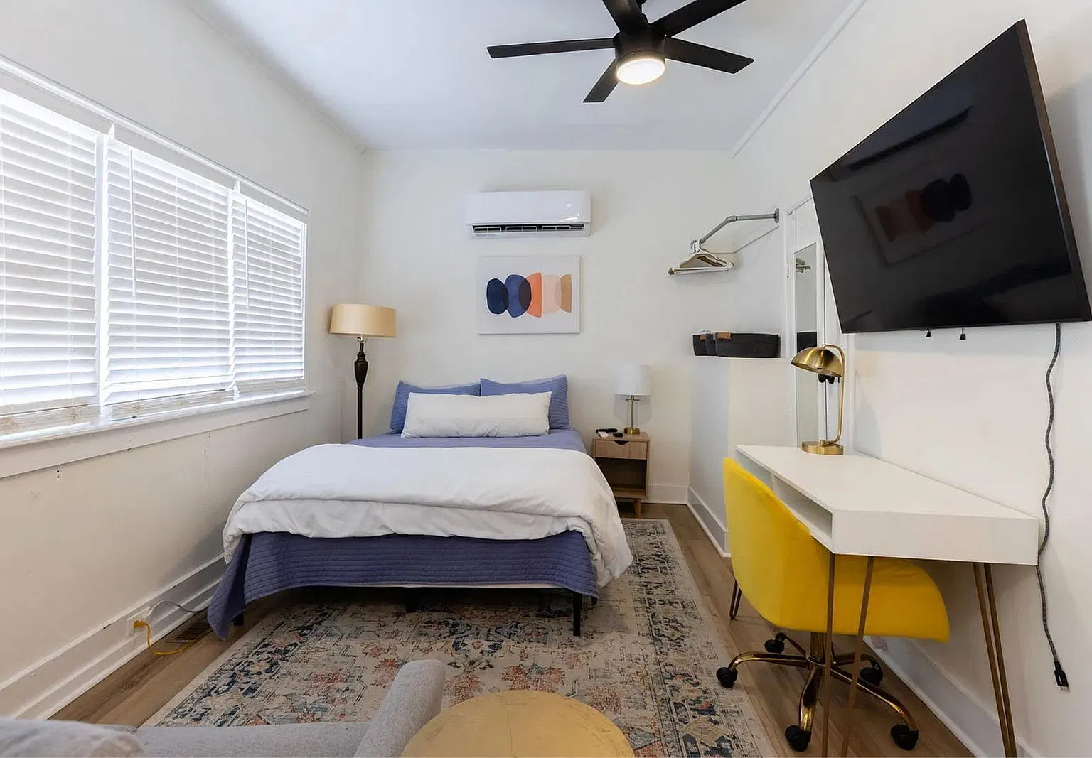 Studio, 1.0 bath, 261 sqft, $1,900 — Photo 2