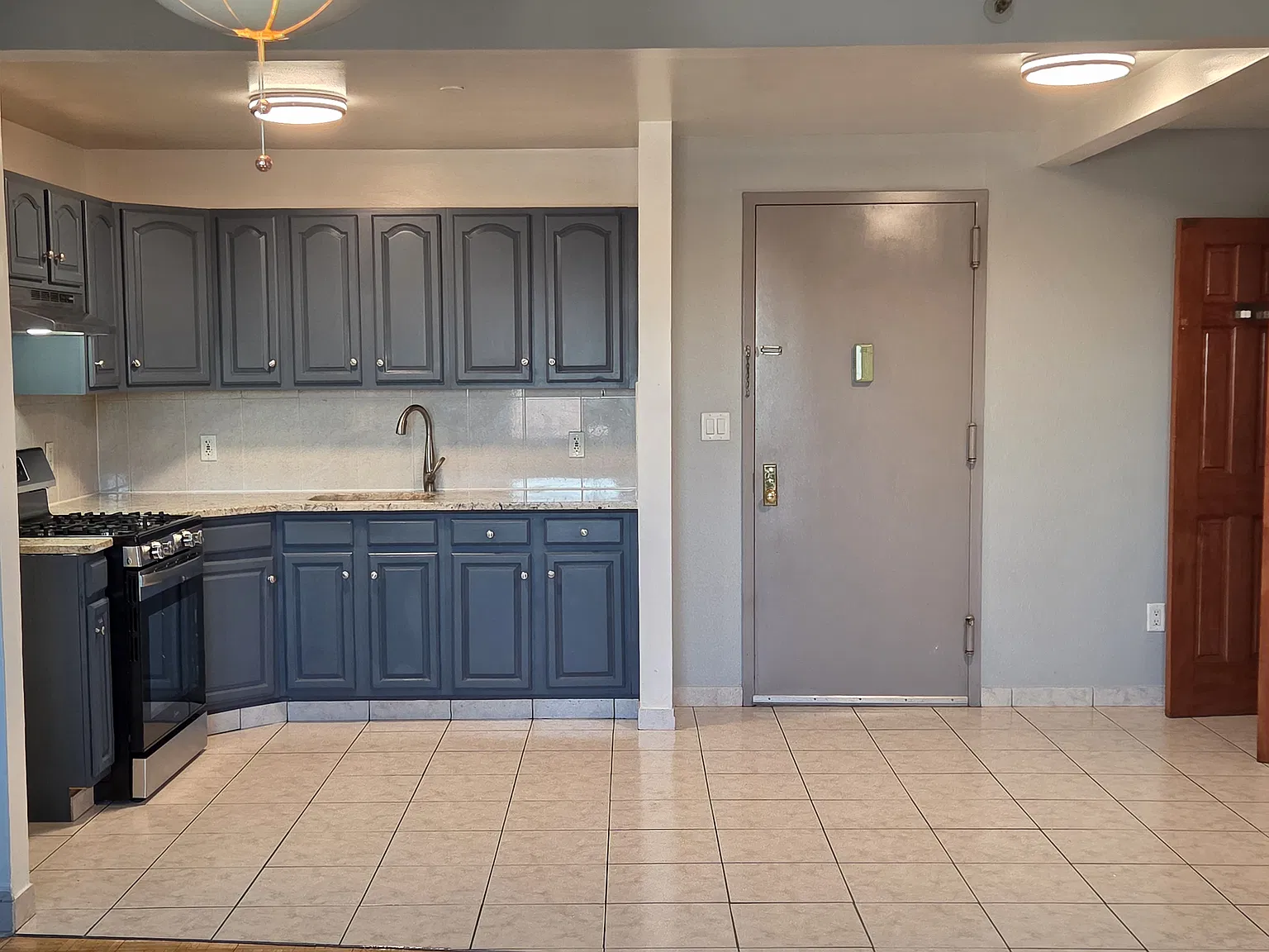 2 bed, $2,500 — Photo 1