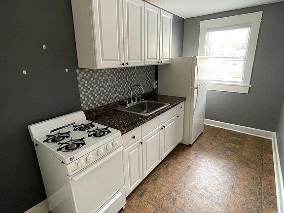 5th image of 114 7th St N APT 4