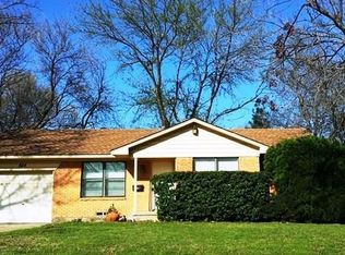 884 Harbor Dr, Lewisville, TX 75057