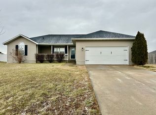 705 Woodlawn St, Marshfield, MO 65706