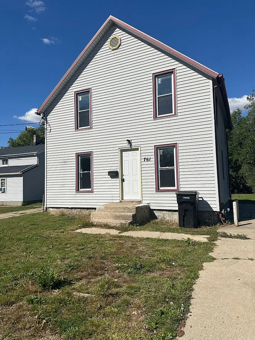 Spacious Freshly Updated Home Close to Downtown Beloit — Photo 1