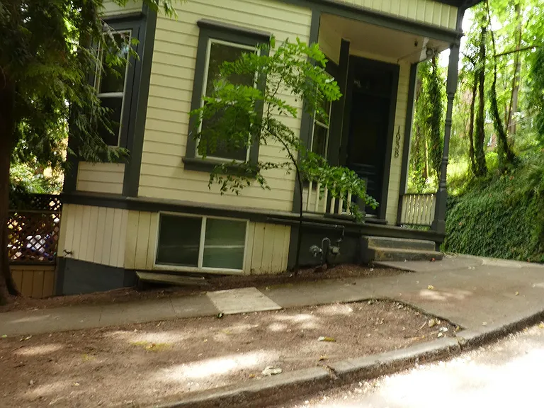 1938 SW 13th Ave #B — Photo 1