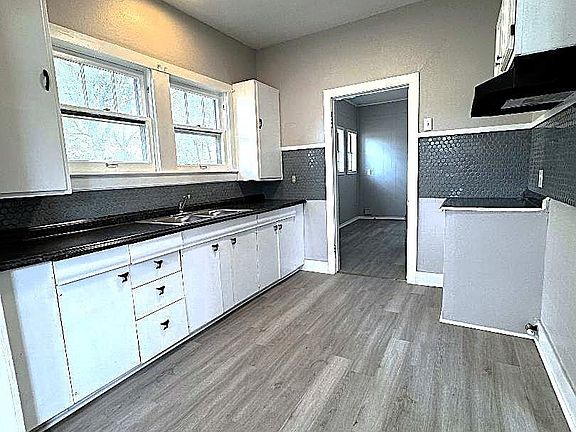 3rd image of 1630 W 16th St
