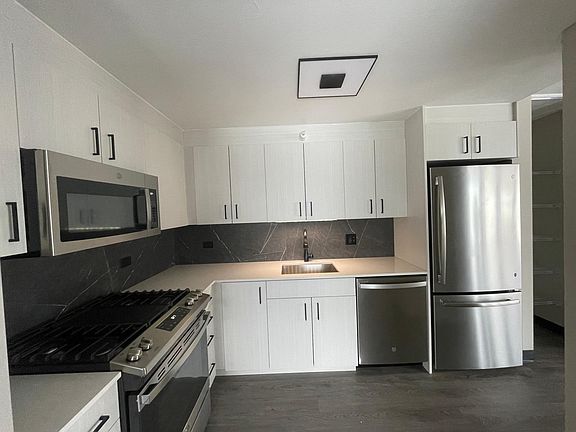 3rd image of 1960 W Ogden Ave #1015