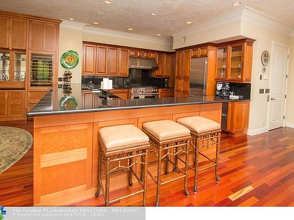 5th image of 1021 SE 2nd Ct #1021