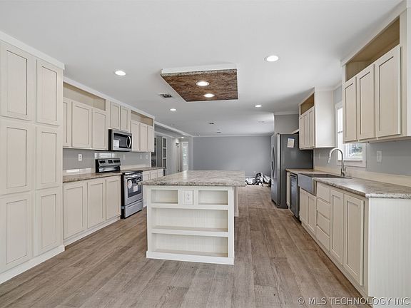 5th image of 381 Ridge Ln
