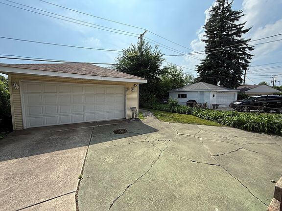 4th image of 7078 N Franks Ave
