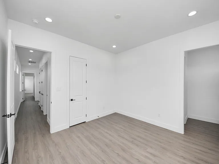 4129 E Toliver St — Photo 33
