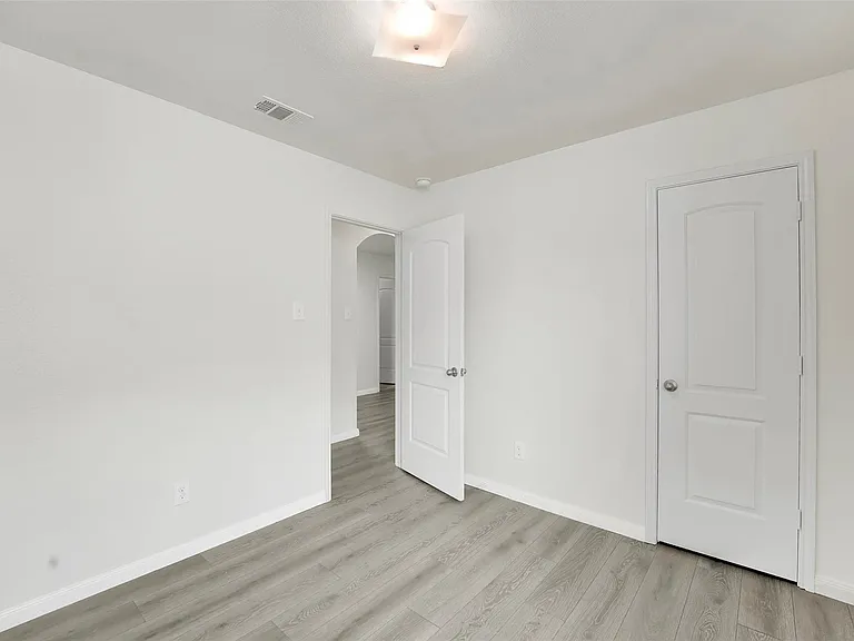 170 Kennedy Dr — Photo 13