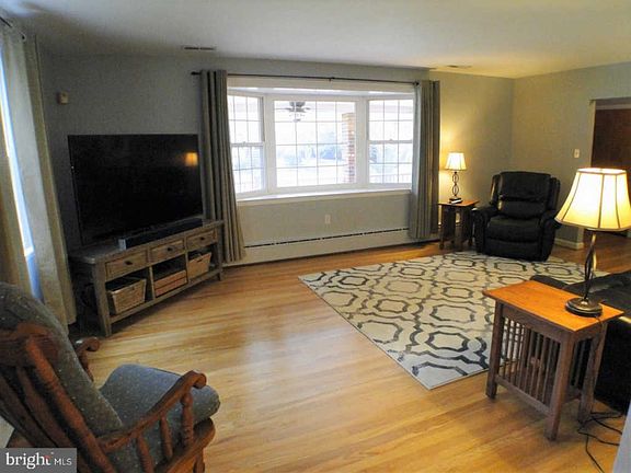 4th image of 3416 Williamson Ave