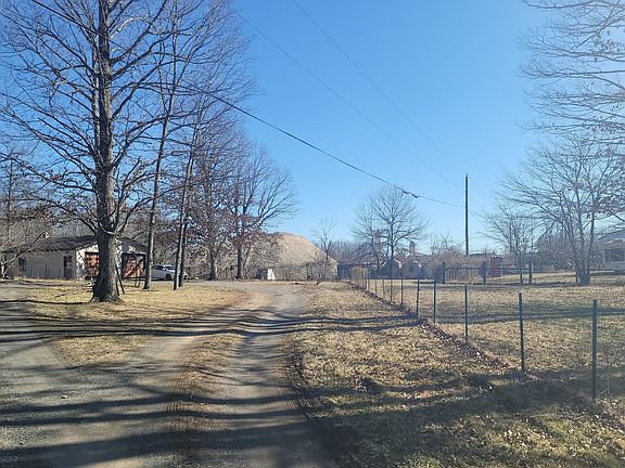 5th image of 9469 Tapp Hollow Ln