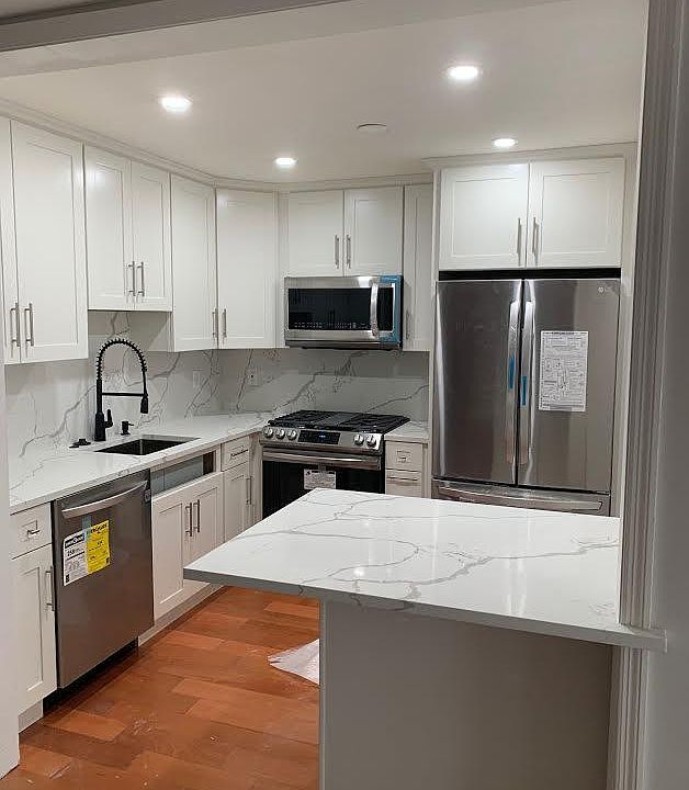 Brand new luxury eat-in kitchen.