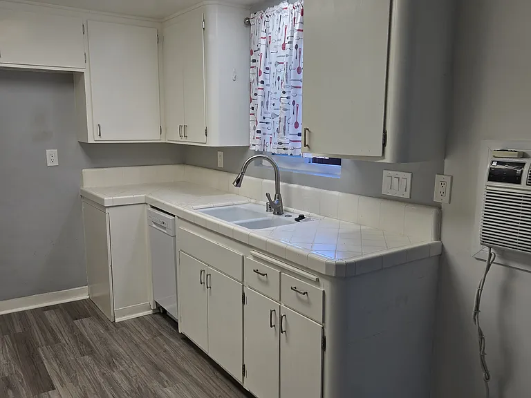 40 Harkness Ave #4 — Photo 8