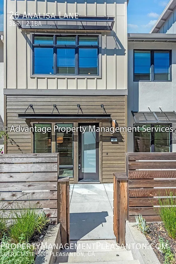 Contemporary 3 bed, 2.5 bath, 1593 Townhouse — Photo 2
