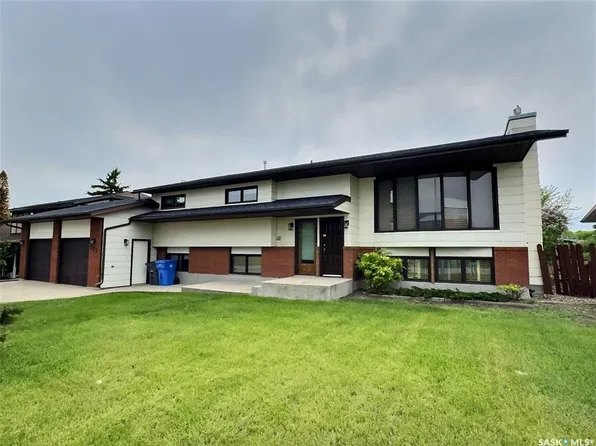 322 Spruce DRIVE, Estevan, SK S4A 2G1