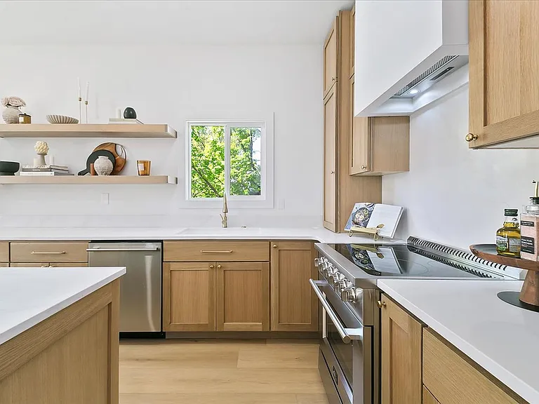 150 S Straughan Ave — Photo 8