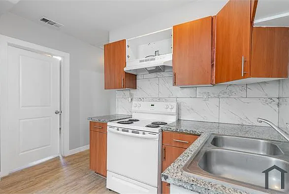 3402 Jeffries St #B — Photo 4