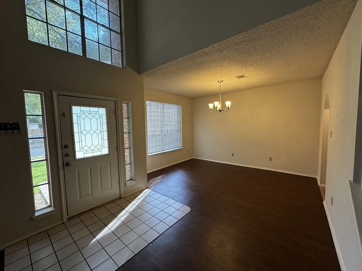 Large 4 bedroom Home in Southwest Austin — Photo 2