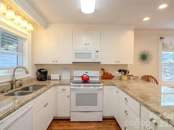 155 Tri Vista Dr APT 2, Lake Junaluska, NC 28745