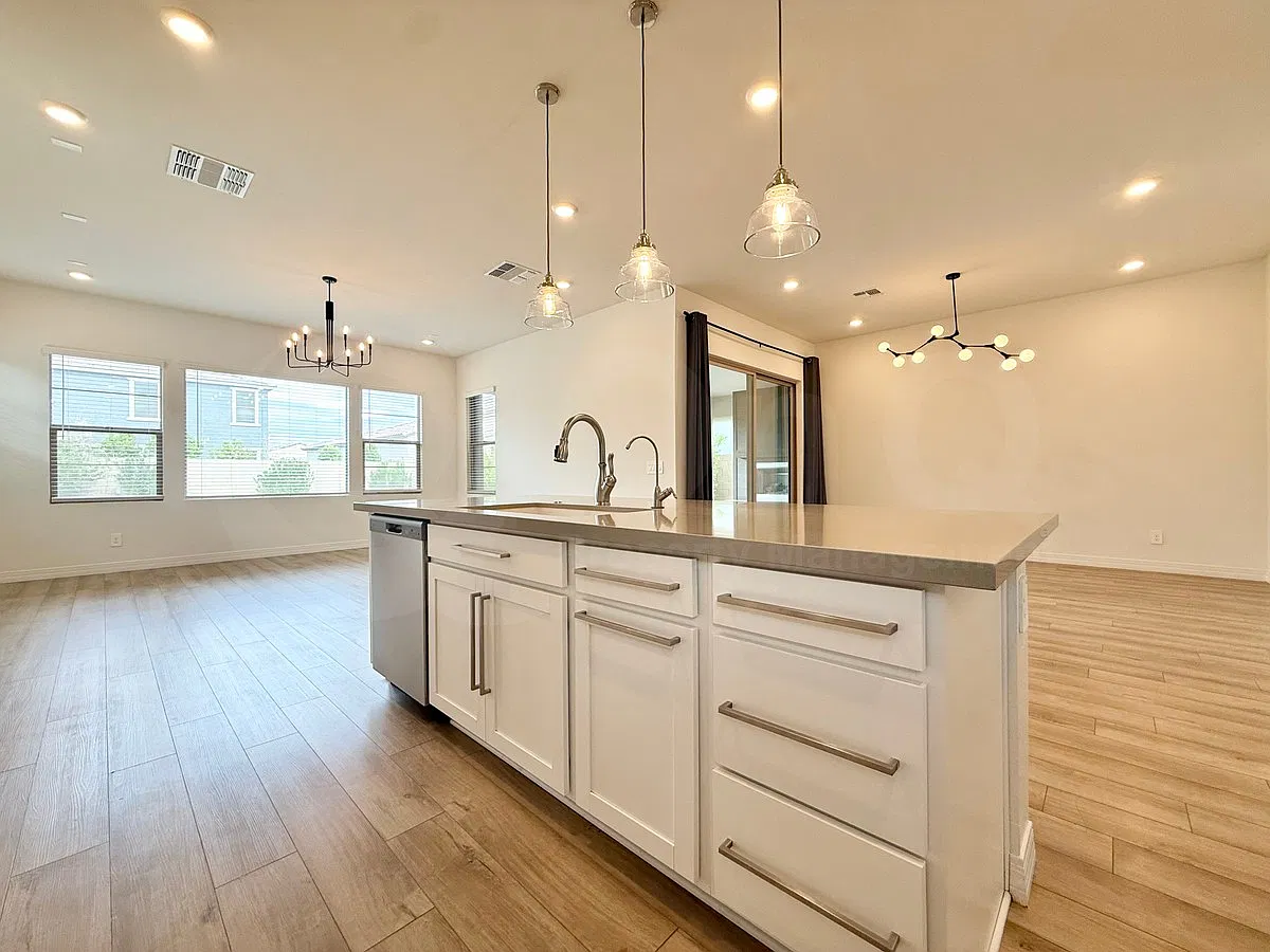 4 bed, 3.5 bath, 3019 sqft, $2,990 — Photo 4