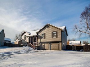 1032 SE Wingate Ct, Lees Summit, MO 64081