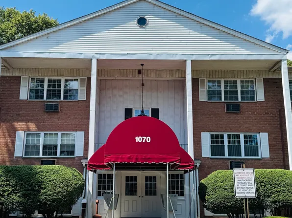 1070 New Haven Ave APT 72, Milford, CT 06460