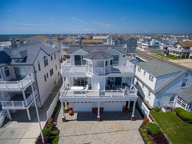 2nd image of 28 53rd St