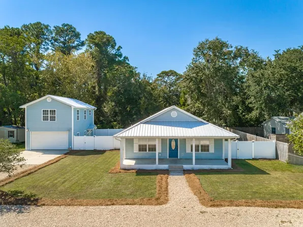 148 20th Ave, Apalachicola, FL 32320
