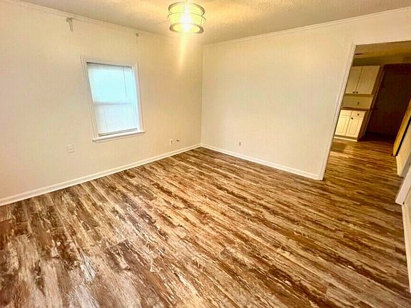 4th image of 320 Skyland Ave #1