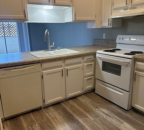 4th image of 1908 N Spring APT 202