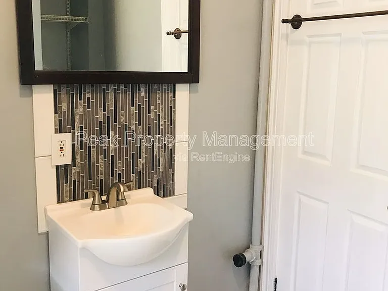 209 N 3rd St #1 — Photo 9