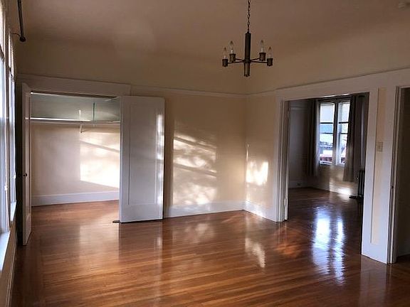 5th image of 625 Shrader St APT 2