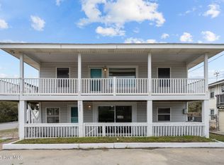 1027 S Shore Dr, Surf City, NC 28445