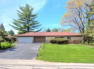 104 W Elaine Cir, Prospect Heights, IL