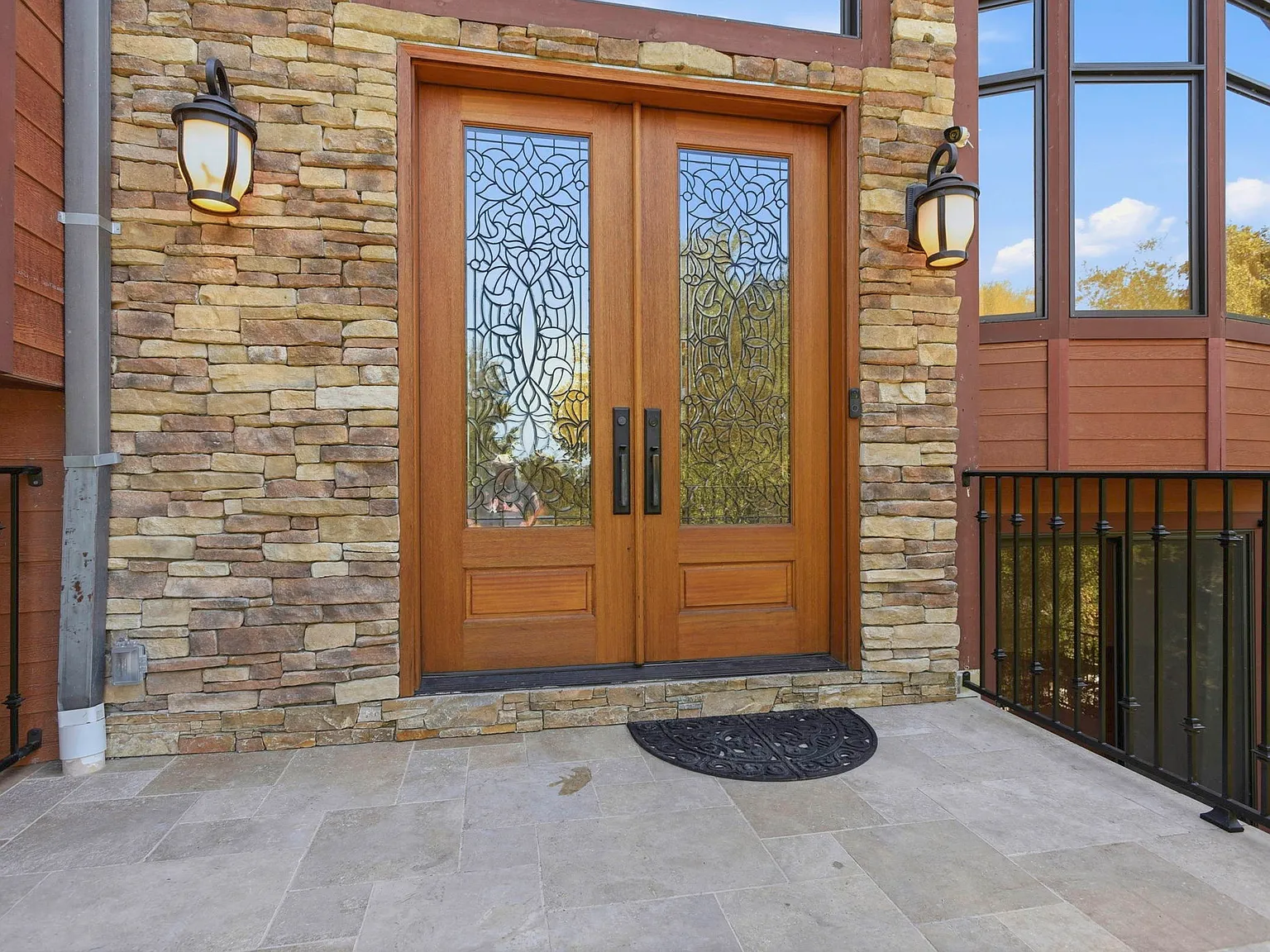 5 bed, 5400 sqft, $15,000 — Photo 4