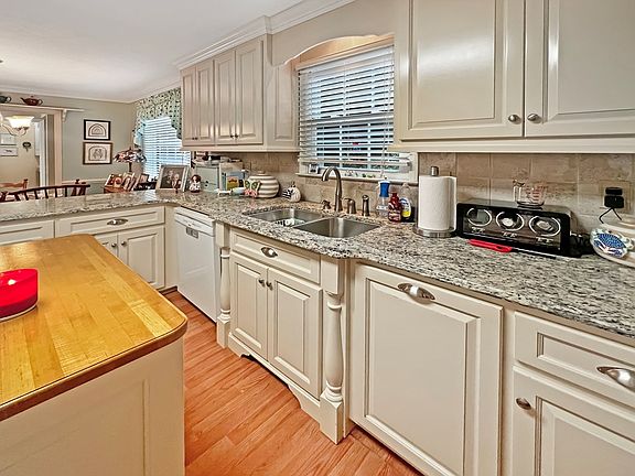 4th image of 109 Pine Hill Cir