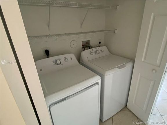4th image of 4912 Spinnaker Dr #2300