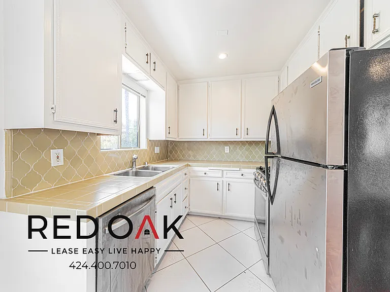 2035 Rodney Dr #5 — Photo 2