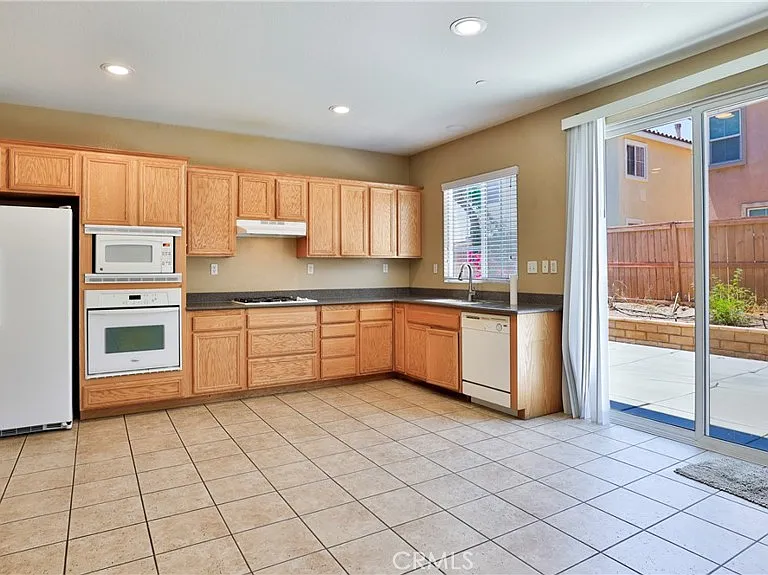 1765 Yvonne Ct — Photo 14