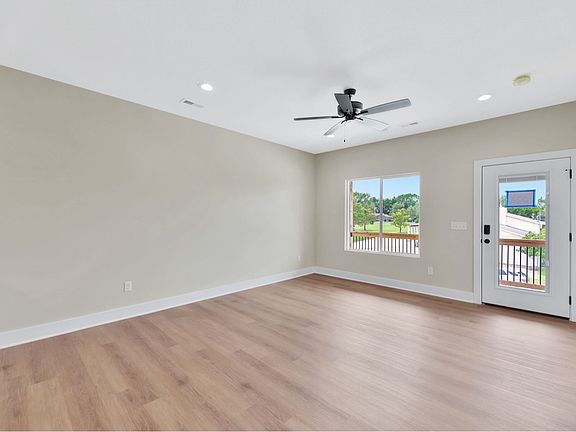 5th image of 359 Turnpike Rd #1