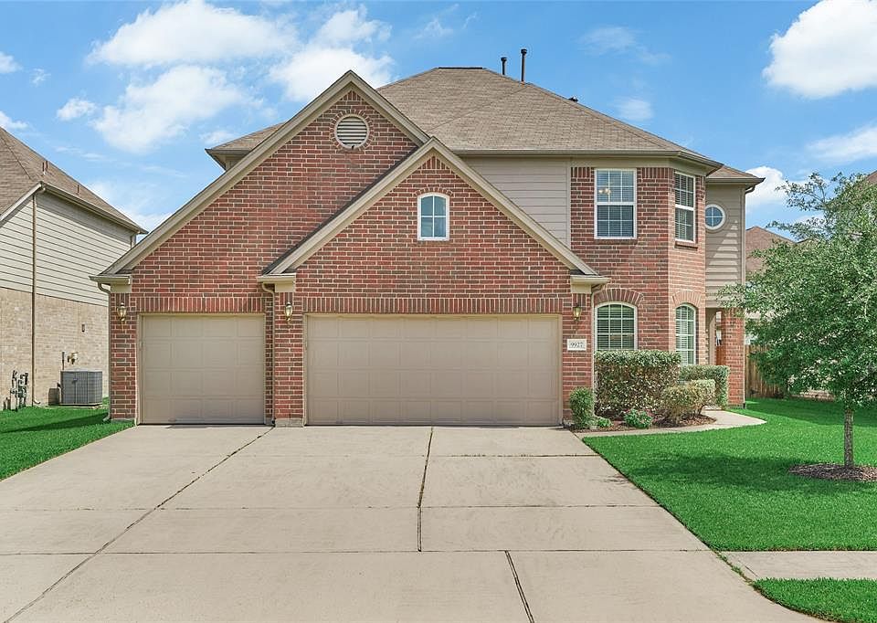 Welcome home to 9927 Tulip Street! Located in Montgomery Creek Ranch this home boasts 6 bedrooms, 3.5 baths and a huge 3 car garage!