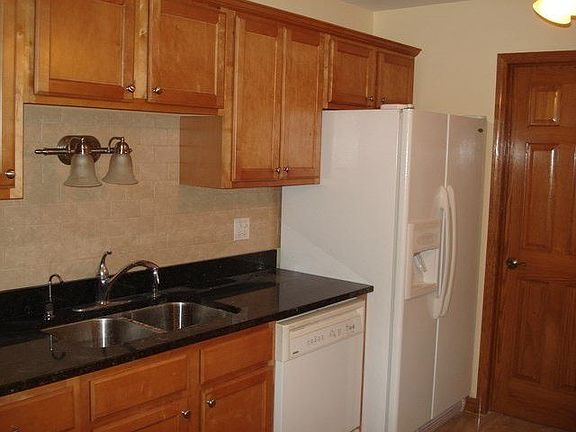 3rd image of 220 Oak Knoll Ct