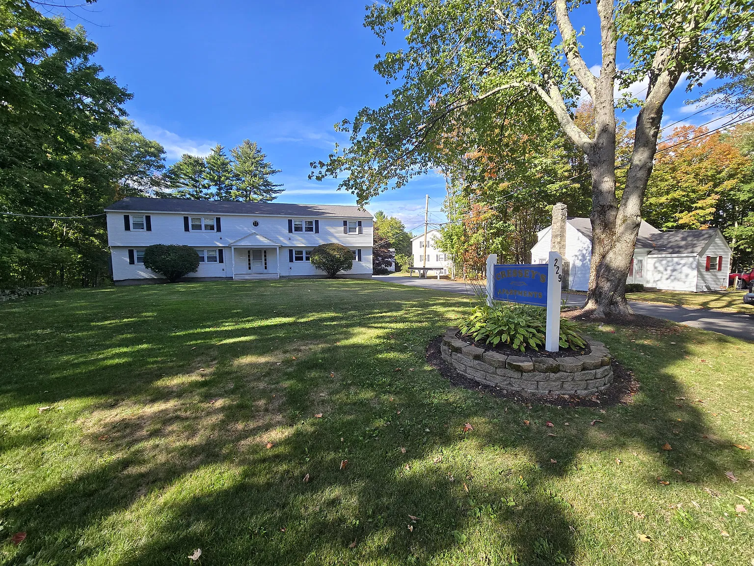 Cressey's Apartments — Photo 4