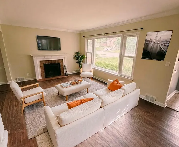 1701 Hiawatha Dr SE — Photo 1