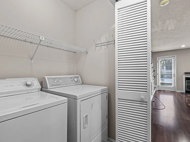 5624 Darrow Dr — Photo 12